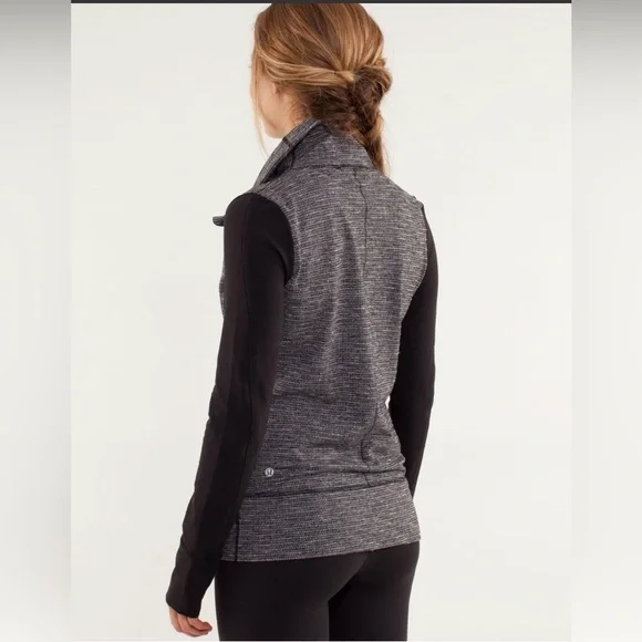 lululemon athletica Daily Yoga Jacket size 8 - Picture 2 of 9